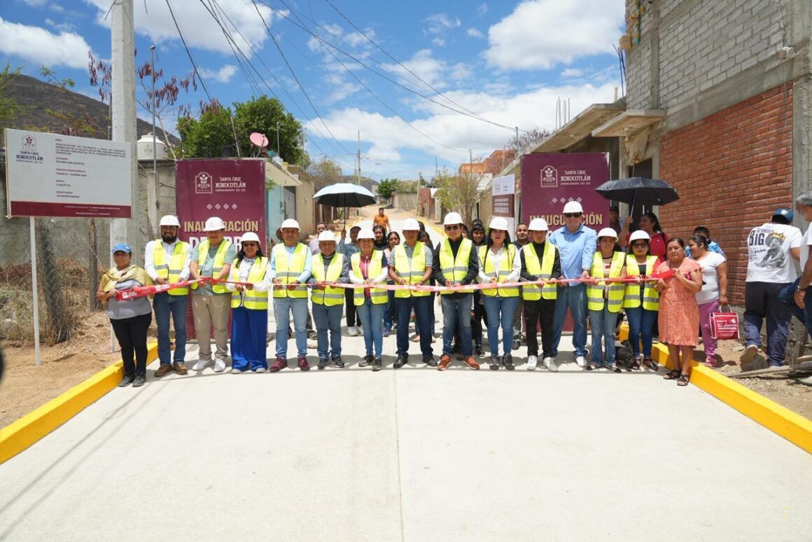 WhatsApp Image 2026-03-31 at 22.08.40 (1) Gobierno de Xoxocotlán entrega obras de pavimentación y electrificación en colonias