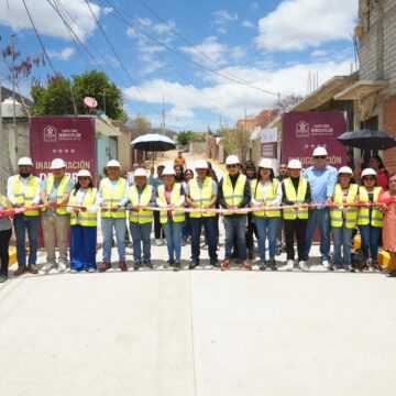 Gobierno de Xoxocotlán entrega obras de pavimentación y electrificación en colonias
