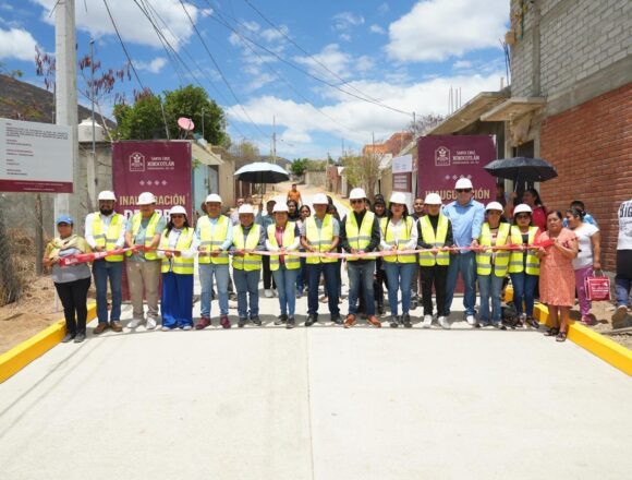 Gobierno de Xoxocotlán entrega obras de pavimentación y electrificación en colonias