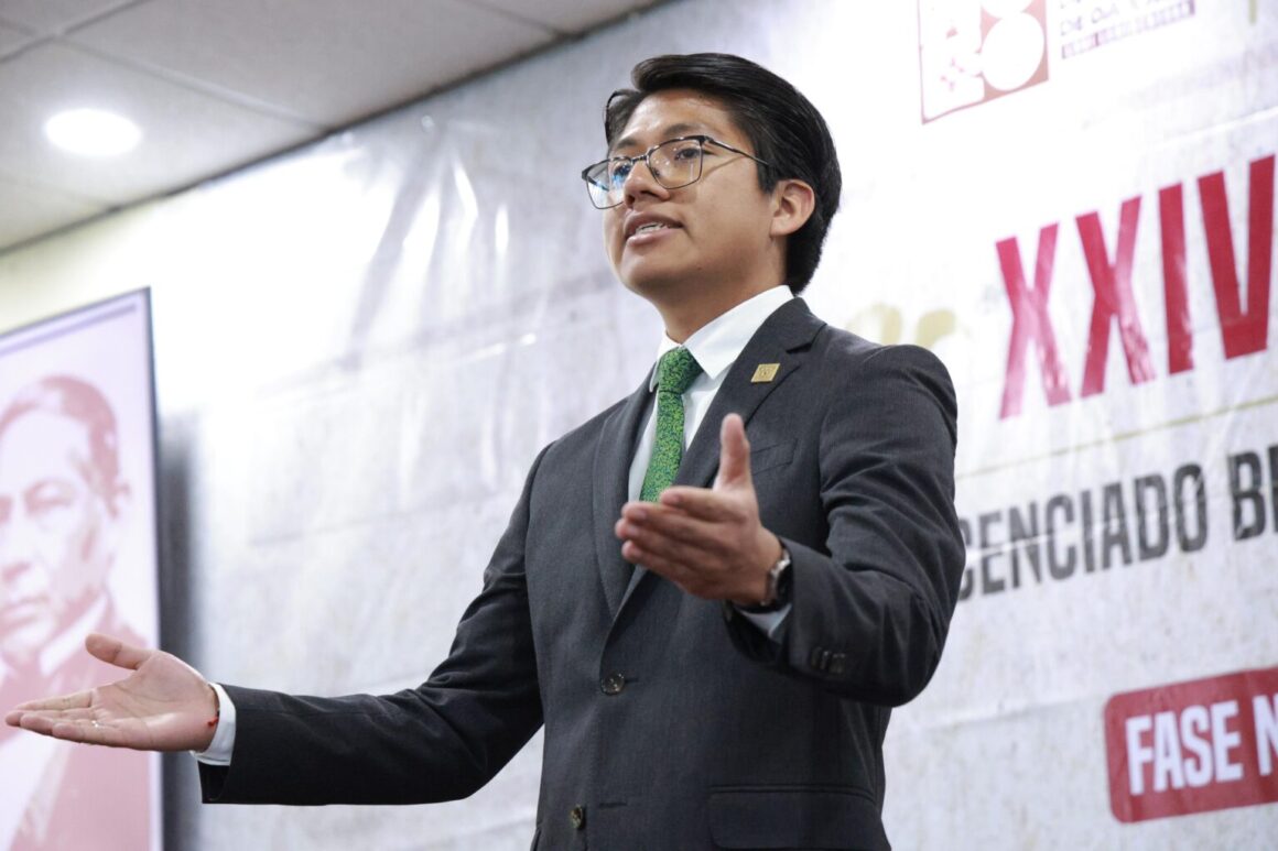 Oaxaqueño gana el Certamen Nacional de Oratoria “Lic. Benito Juárez García”