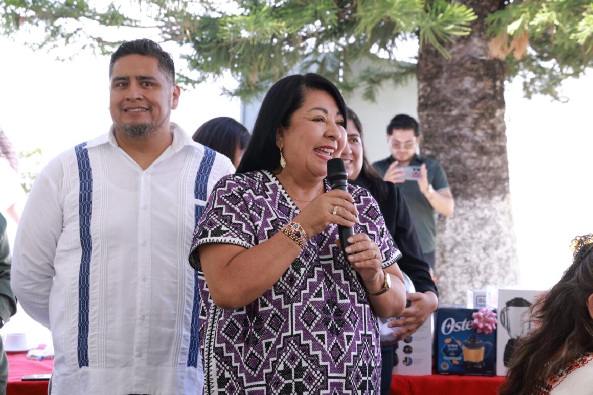 f244ae3e-d7be-4e15-b7bf-cf108a09e747-1536x1024 Reconoce Congreso del Estado labor y entrega de las madres trabajadoras del Poder Legislativo