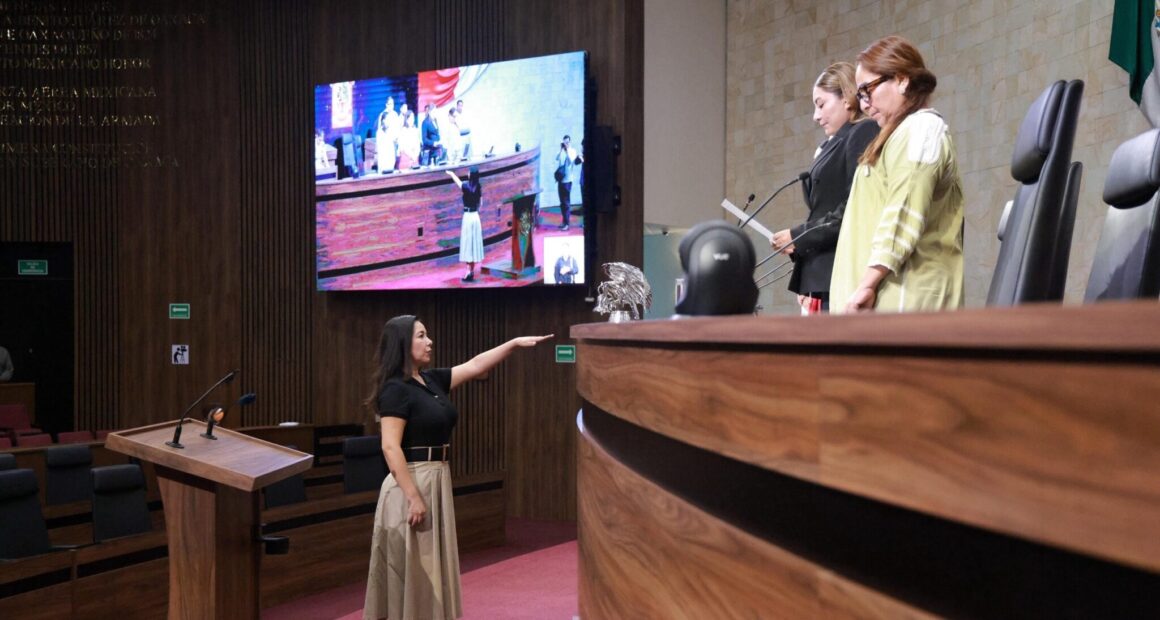 Rinde protesta la diputada Haydeé Irma Reyes Soto como presidenta de la Diputación Permanente del Congreso local