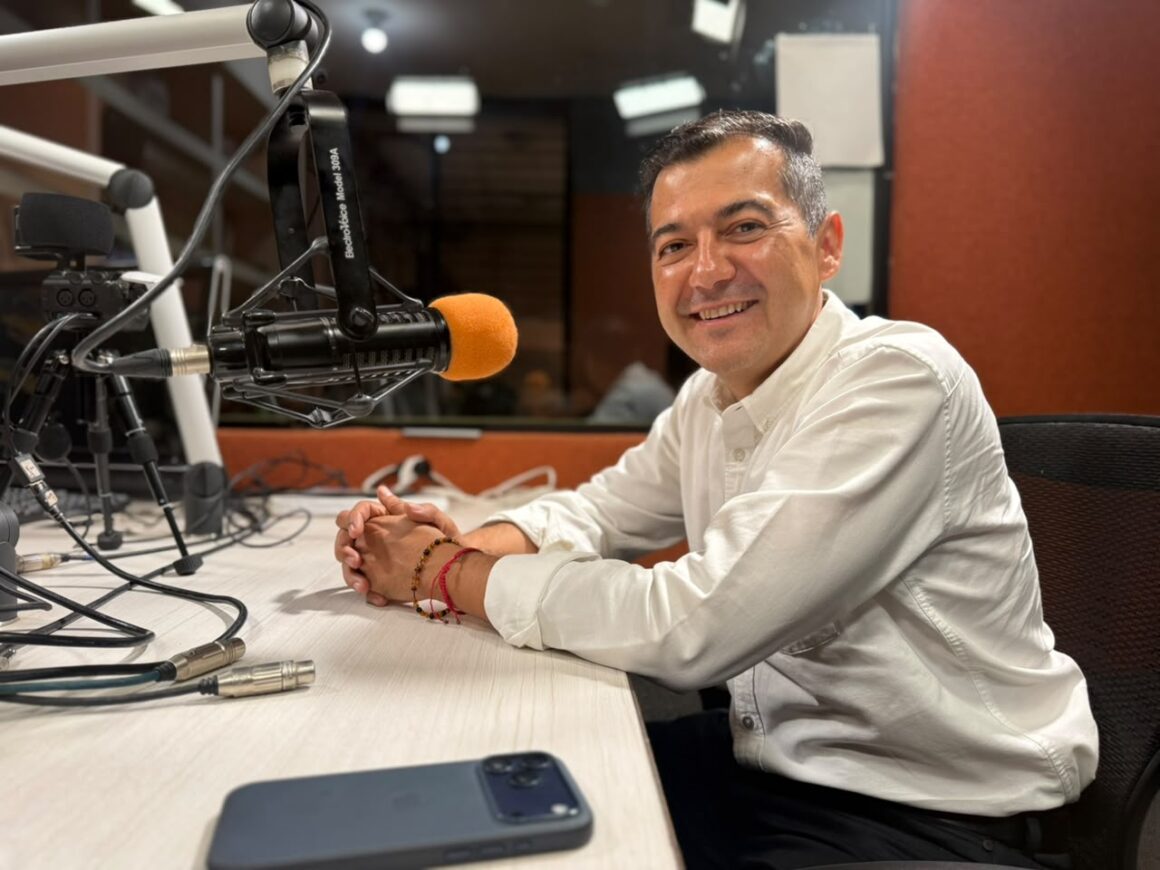 Luis Alfonso Silva: asambleas informativas, defensa de la soberanía y contacto directo con la gente en Oaxaca