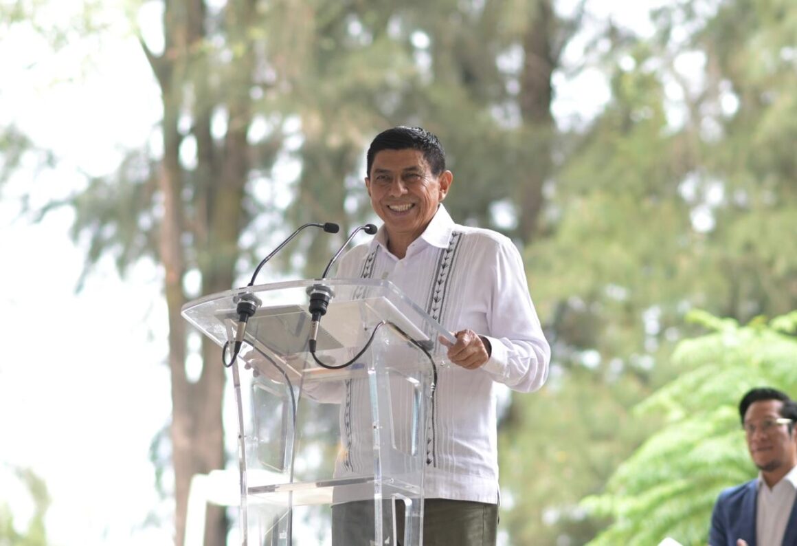 Anuncia Salomón Jara 256 millones de pesos más para la UABJO