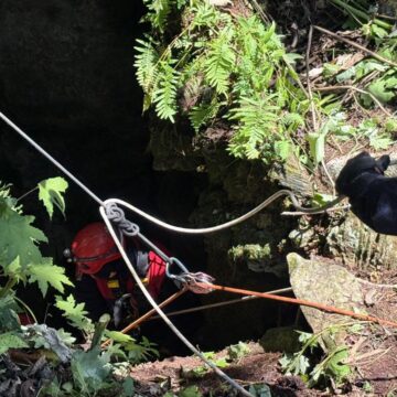 56d55259-457f-413c-a20d-6c4263d9a059 Personal especializado de Bomberos de Oaxaca recupera cuerpo en zona de difícil acceso en Santa Cruz Itundujia