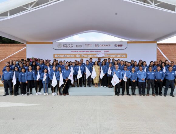 Da Irma Bolaños banderazo de salida a unidades que distribuirán Programas Alimentarios 2026 en Oaxaca