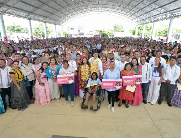 Otorga Salomón Jara apoyos a mujeres emprendedoras y personas trabajadoras del campo en el Istmo de Tehuantepec