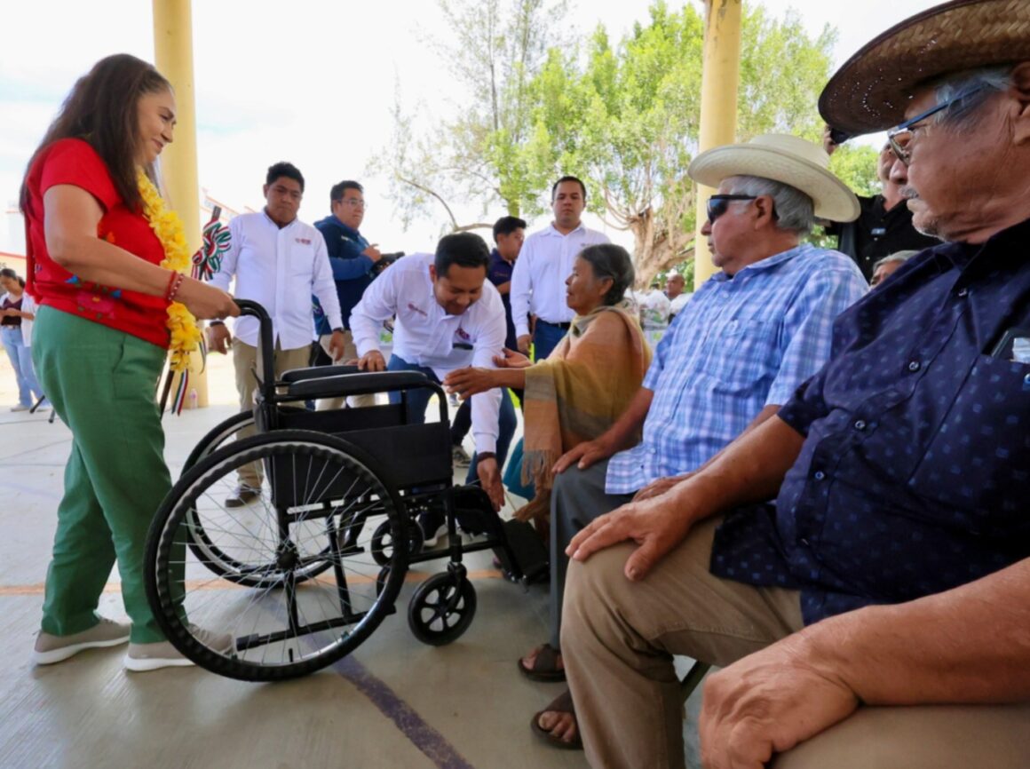 Fortalece DIF Oaxaca bienestar de familias en Valles Centrales con entrega de apoyos sociales