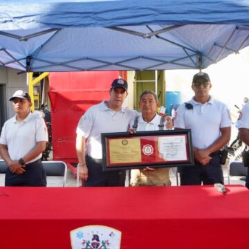 Reconoce SSPC trayectoria del bombero Patricio López tras 34 años de servicio