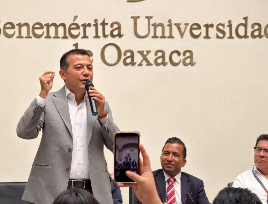 Participa Luis Alfonso Silva Romo en la inauguración del Concurso Estatal de Oratoria “Perspectiva 270” en la BUO