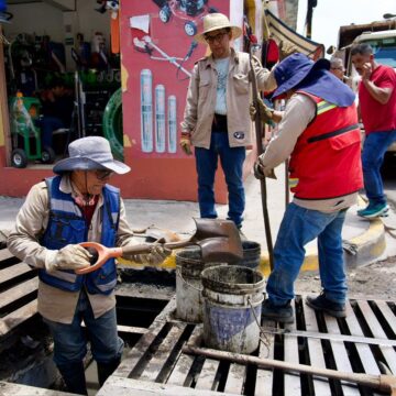 Refuerza Gobierno de Oaxaca limpieza de drenaje pluvial en el Centro Histórico de la ciudad capital
