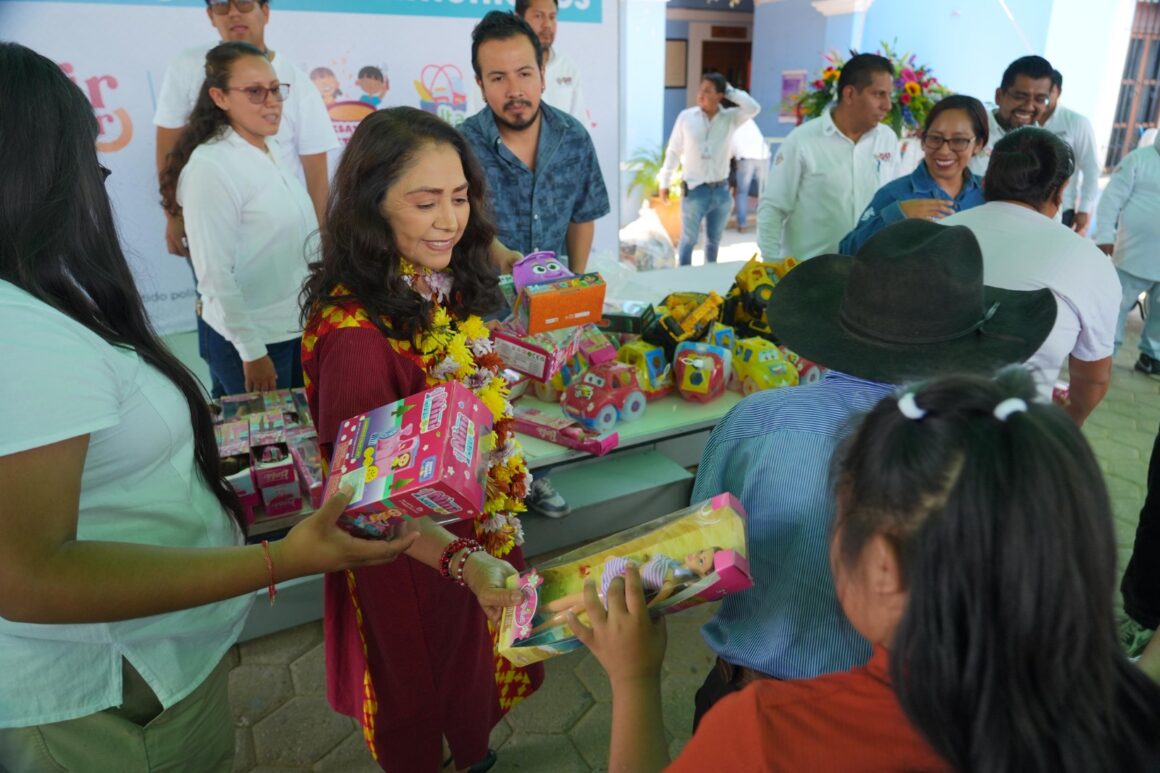 Irma Bolaños Quijano impulsa acciones de bienestar social durante gira por Valles Centrales