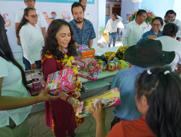 Irma Bolaños Quijano impulsa acciones de bienestar social durante gira por Valles Centrales