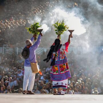 Con gran algarabía arranca la emisión vespertina del Primer Lunes del Cerro de la Guelaguetza 2026