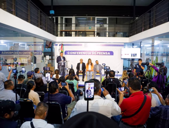 FB_IMG_1786628026544 Fiscalía de Oaxaca detiene a dos personas investigadas por posible fraude mediante esquema de inversión; afectaciones superarían los 100 mdp