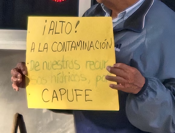 FB_IMG_1786975900229 Pobladores de San Pablo Huitzo toman caseta de peaje y exigen a CAPUFE frenar contaminación.