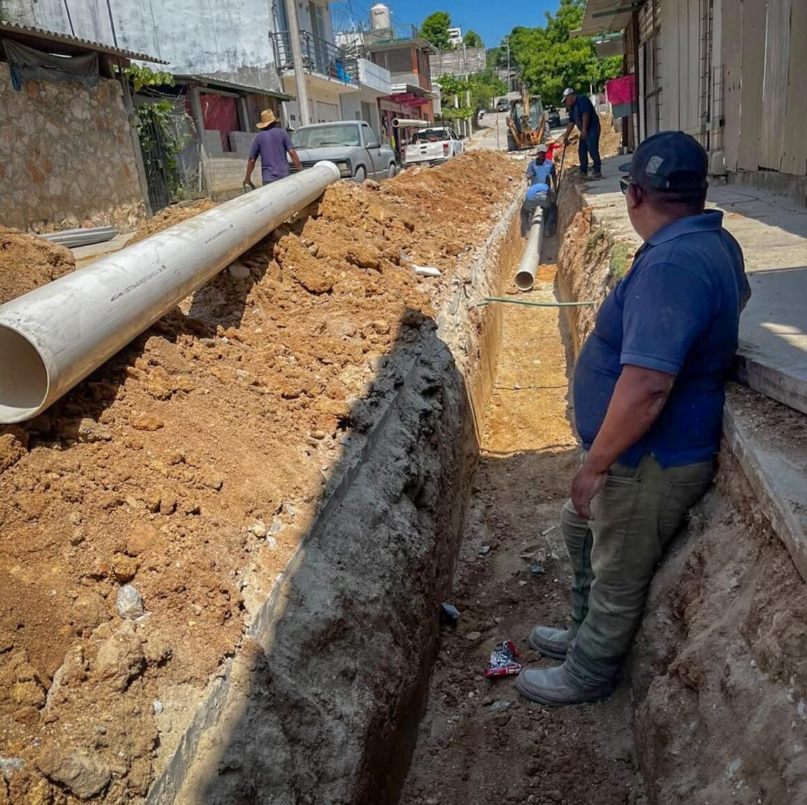 Mejorará Ceabien red distribuidora de agua potable en colonia Lomas del Puerto de Puerto Escondido