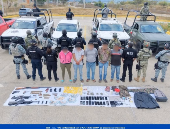 FB_IMG_1790778270000 Desmantela Fiscalía de Oaxaca centro de operaciones y distribución de drogas en la Sierra Sur; asegura arsenal y detiene a cinco personas