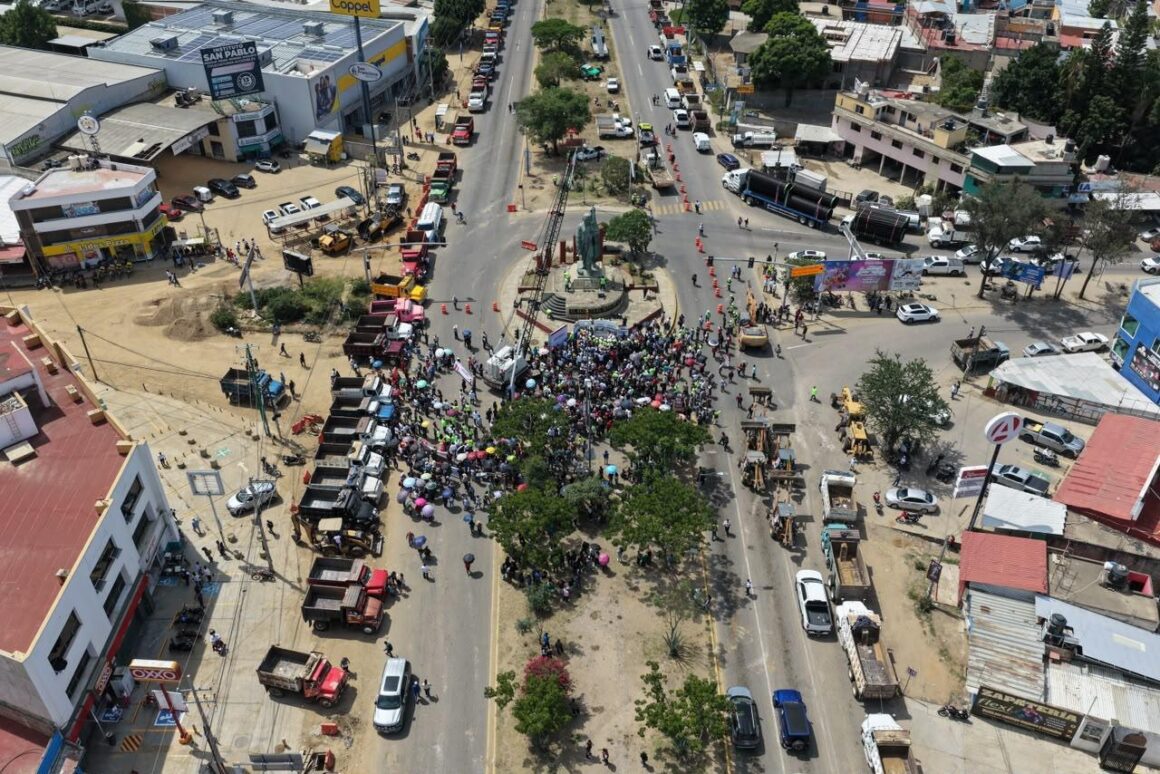 La transformación de Oaxaca se construye, arranca Salomón Jara obra del paso a desnivel en la carretera federal 190 kilómetro 184 + 300