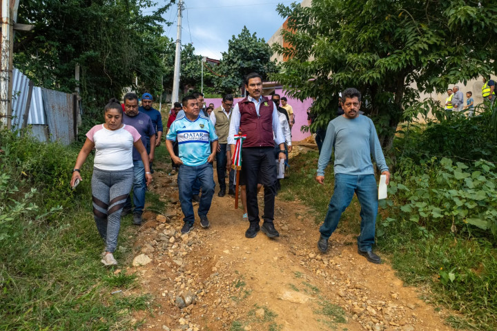 img-3ivUDv Ray Chagoya recorre los barrios Loma Rancho y Los Molinos para atender necesidades vecinales