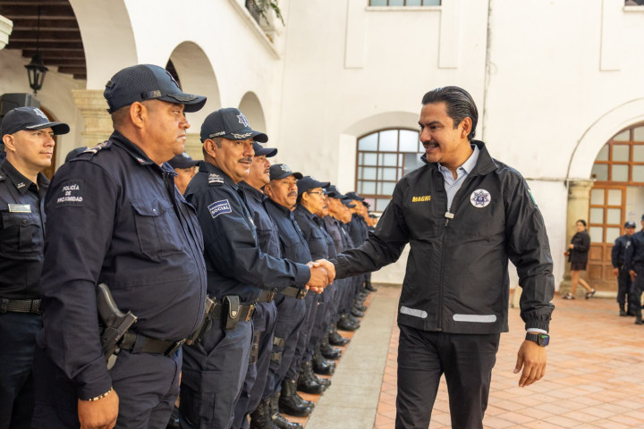 img-gBEfU4 Ray Chagoya reconoce labor de la Policía Municipal de Oaxaca de Juárez en su 36 aniversario