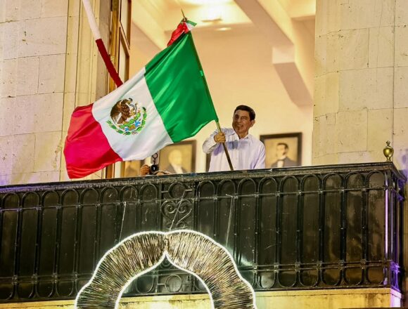 Llama Salomón Jara a la unidad en el 216 aniversario del inicio de la Independencia de México