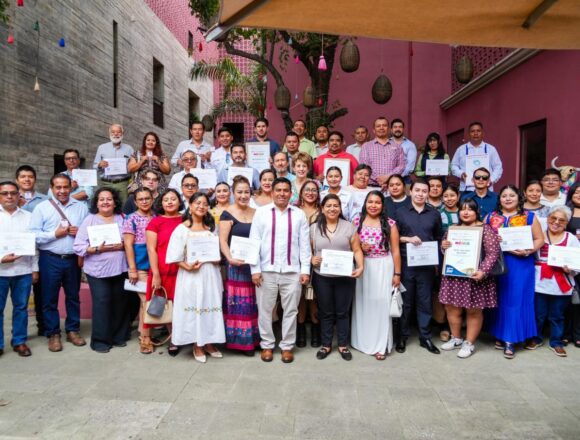 Certifican y distinguen a prestadores turísticos en Oaxaca