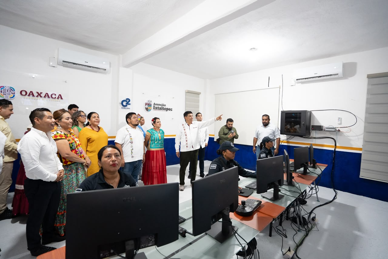 f7a6a729-6c32-4a27-bb02-0b268bc3e5d8 Salomón Jara inaugura centro de videovigilancia C2 en Asunción Ixtaltepec