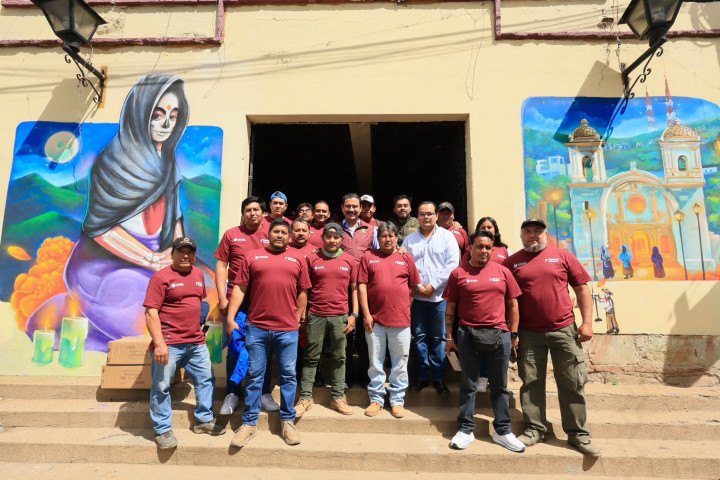 Refuerza Ray Chagoya iluminación de panteones previo a las celebraciones de Fieles Difuntos