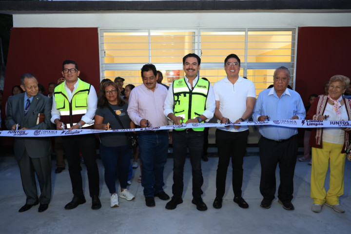 Ray Chagoya inaugura nueva aula en primaria de Santa Rosa Panzacola