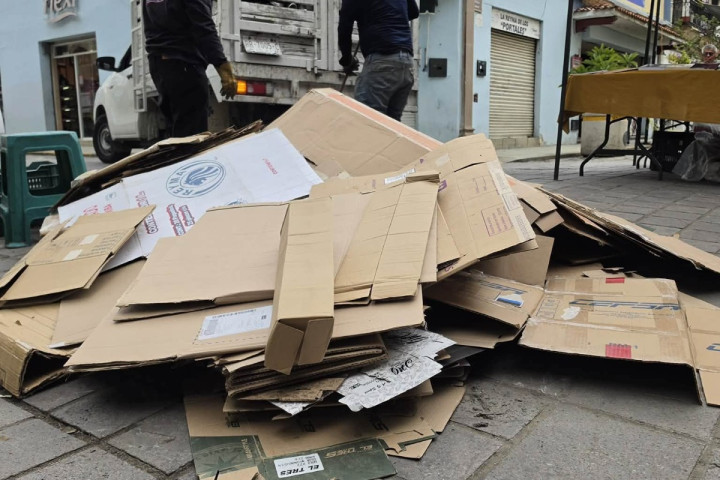 img-p0RbSr Mantiene Oaxaca de Juárez labores de limpieza en espacios públicos tras manifestación